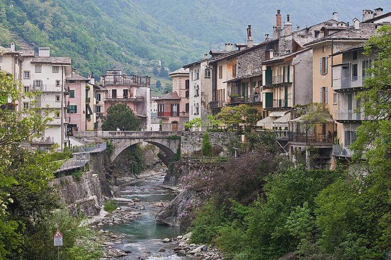 Sofi Apartment Chiavenna Bagian luar foto